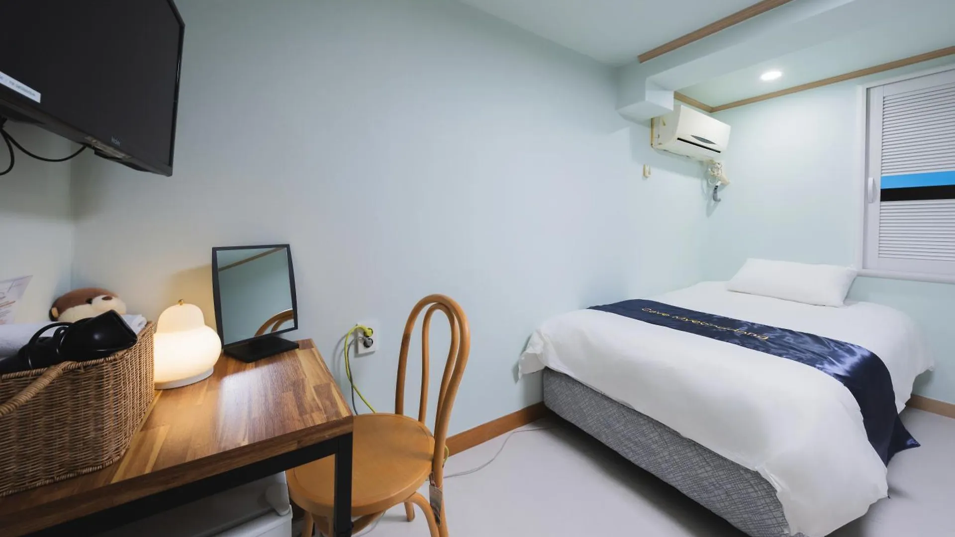 Cave Myeongdong Hostel Seoul South Korea