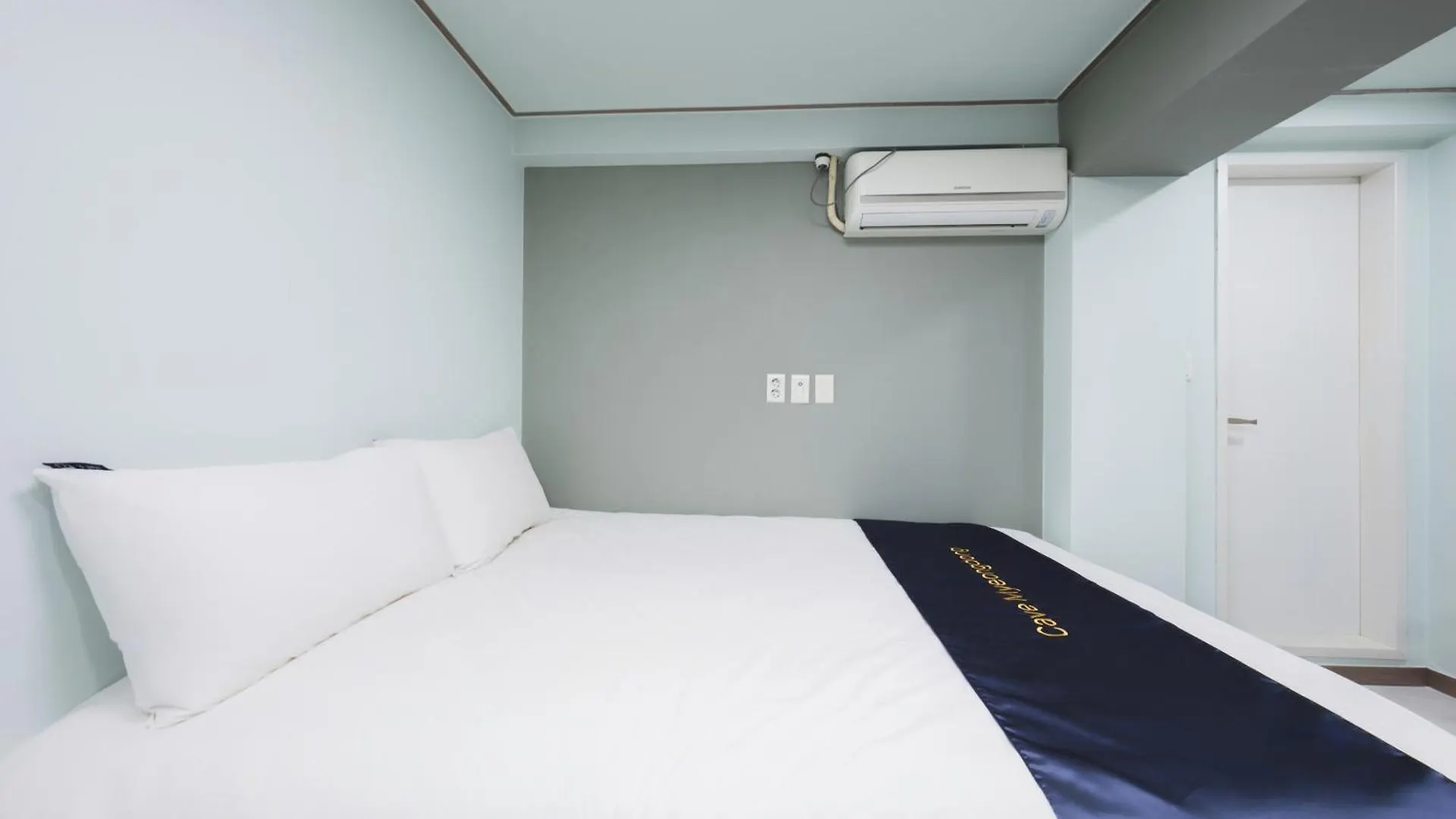 Cave Myeongdong Hostel Seoul South Korea