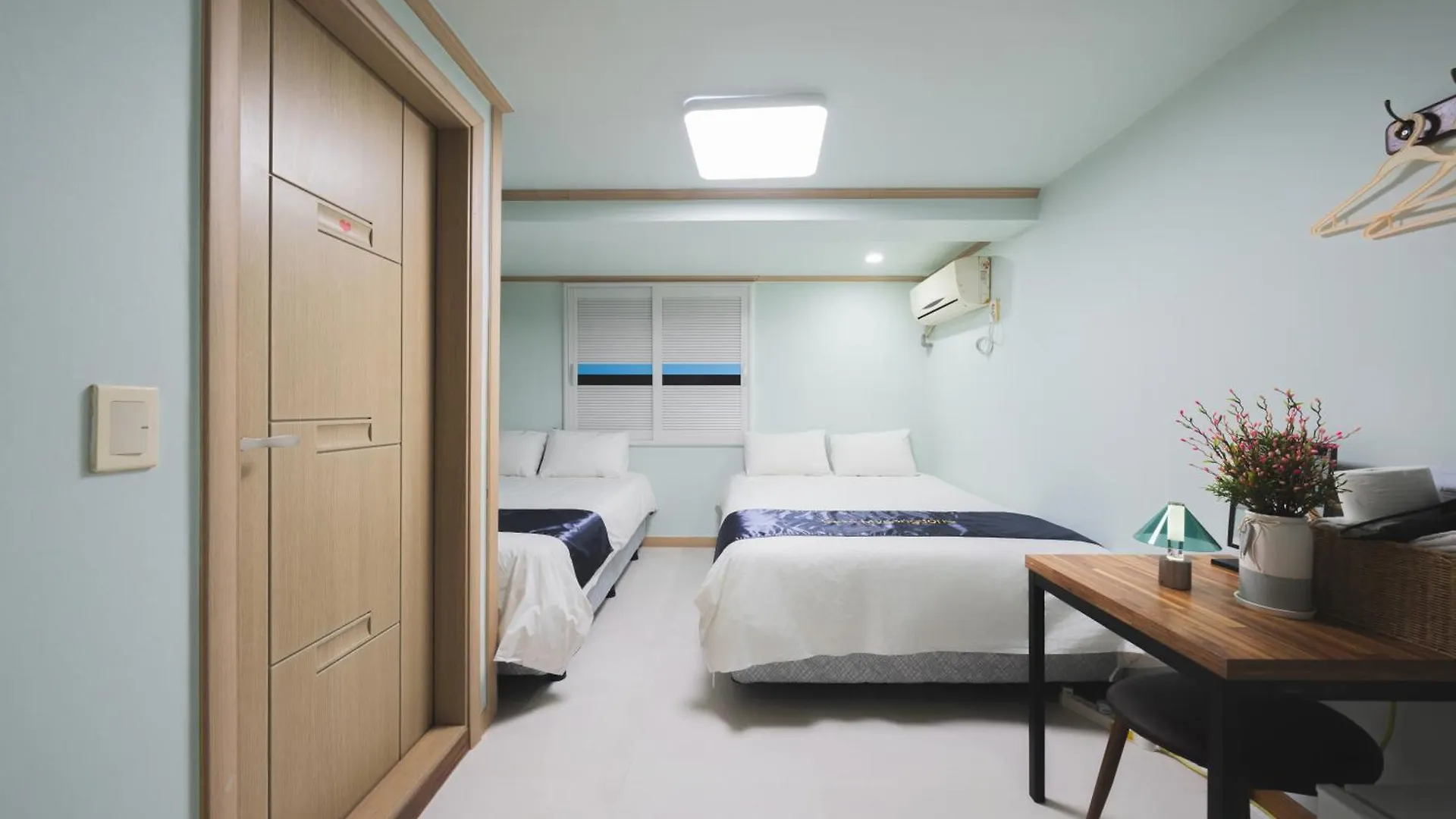Cave Myeongdong Hostel Seoul South Korea