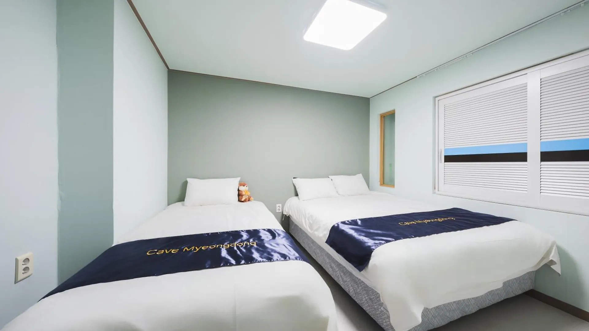 Cave Myeongdong Hostel Seoul South Korea