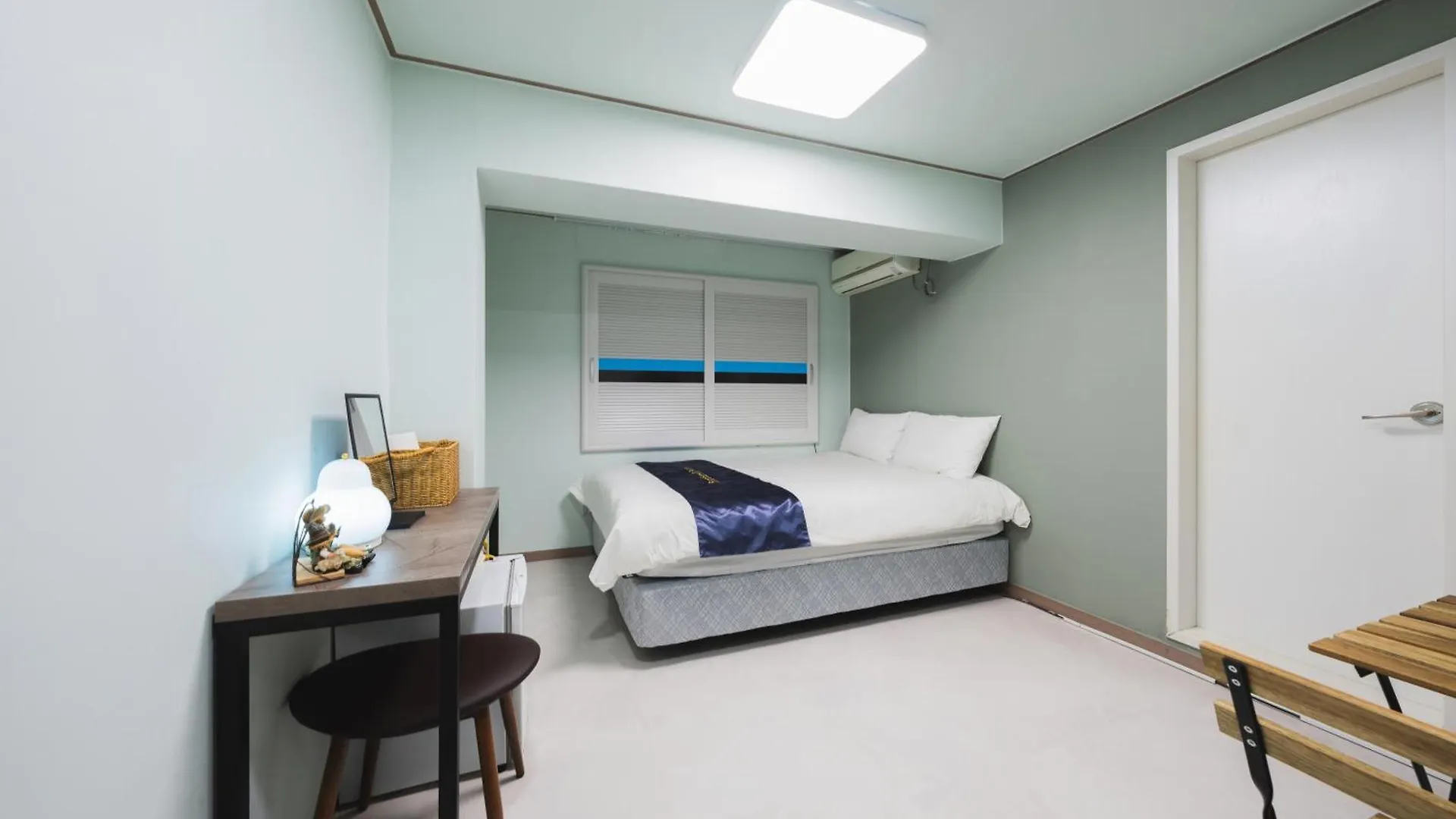 Cave Myeongdong Hostel Seoul South Korea