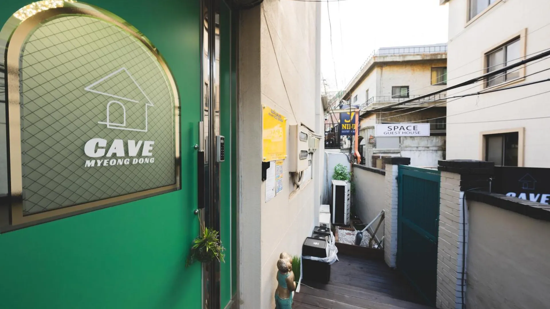 Cave Myeongdong Hostel Seoul