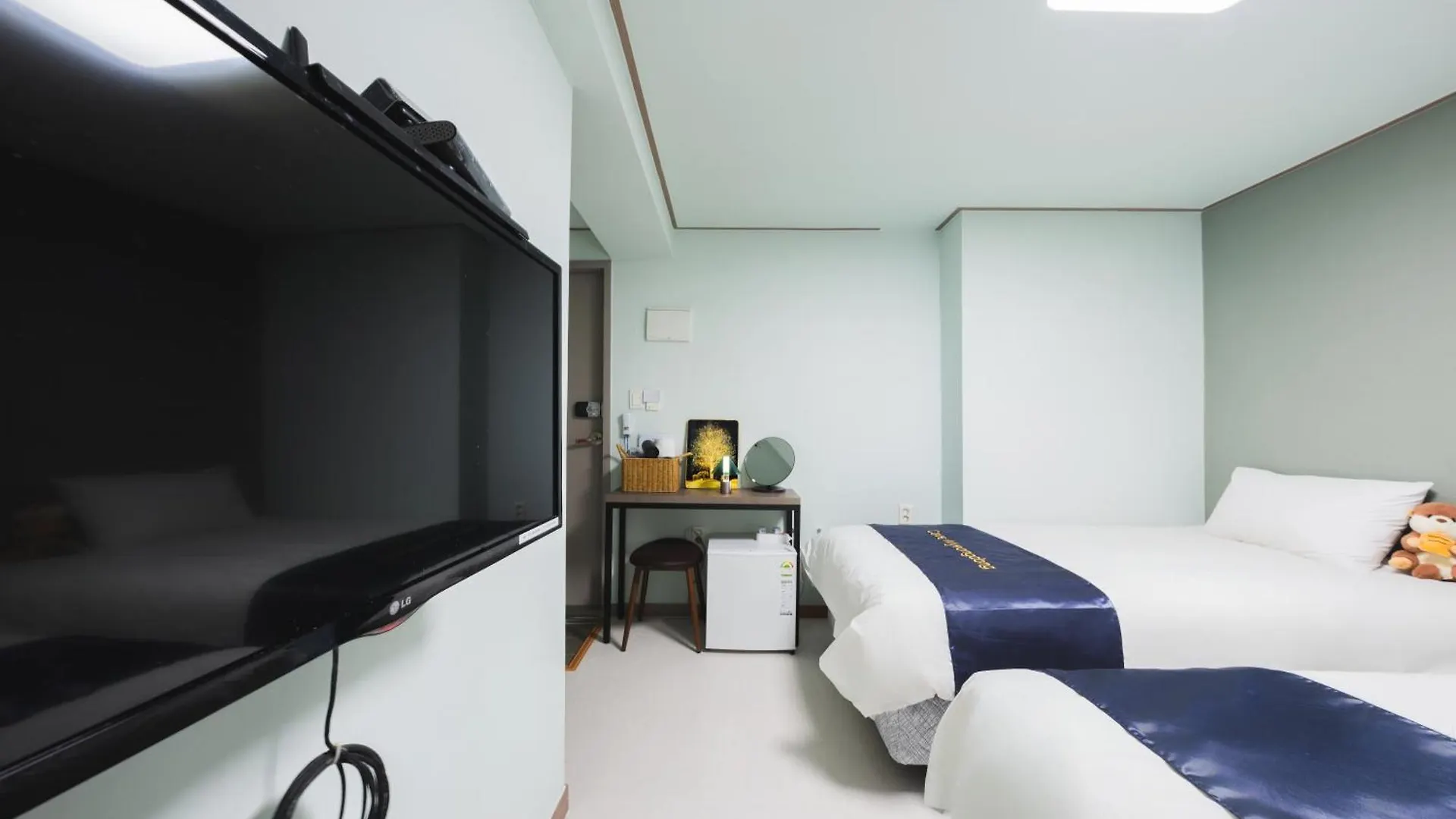 Cave Myeongdong Hostel Seoul South Korea