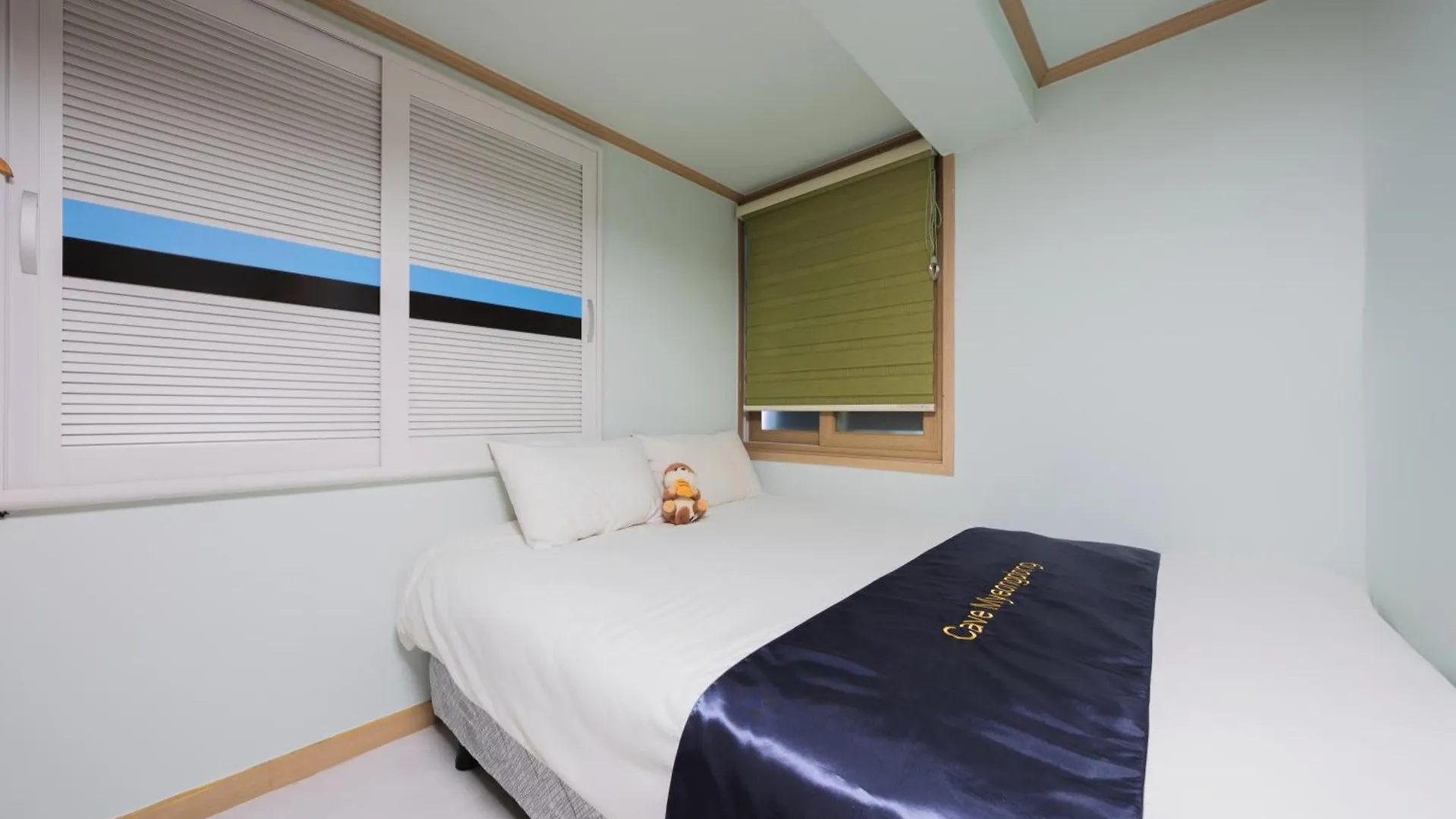 Cave Myeongdong Hostel Seoul South Korea